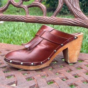 Italian Cherry Leather Wood Clogs Buckle Strap Kiltie Fringe Size 8